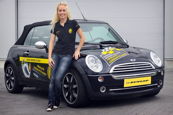 De 18-jarige Charlotte Maes is de jongste deelneemster en de eerst vrouw in de finale van de Dunlop Drivers Cup.
