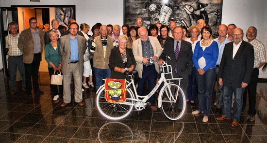 Alle laureaten samen met de organisatoren en de afgevaardigden van het college van burgemeester en schepenen.