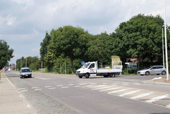 Er zal ook een oplossing komen ter hoogte van de in- en uitrit aan de KMO-zone Avenackers in Verrebroek. De veiligheid werd tot hiertoe wat geholpen door schilderwerk op het wegdek.