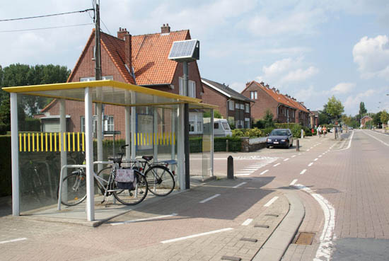 Deze fietsenstalling aan het bushokje op de Kieldrechtsebaan krijgt er een grote broer bij.